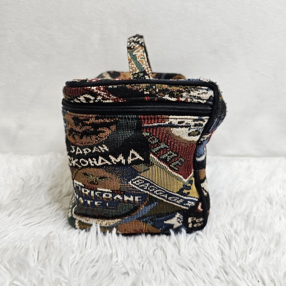 Vintage tapestry cosmetic travel bag. - Picture 3 of 7